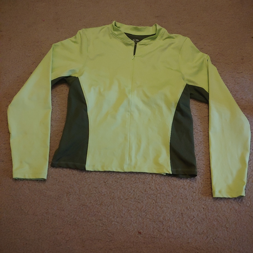 Sportswear top with zipper